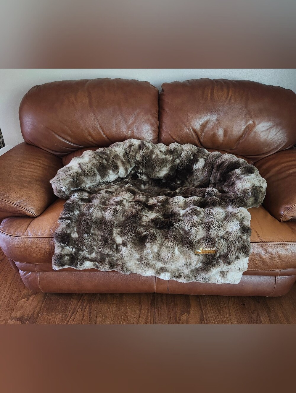 Pelsbarn Dog Pet Luxurious Faux Fur Sofa Couch Cover Med Large 33 x 33 Brown